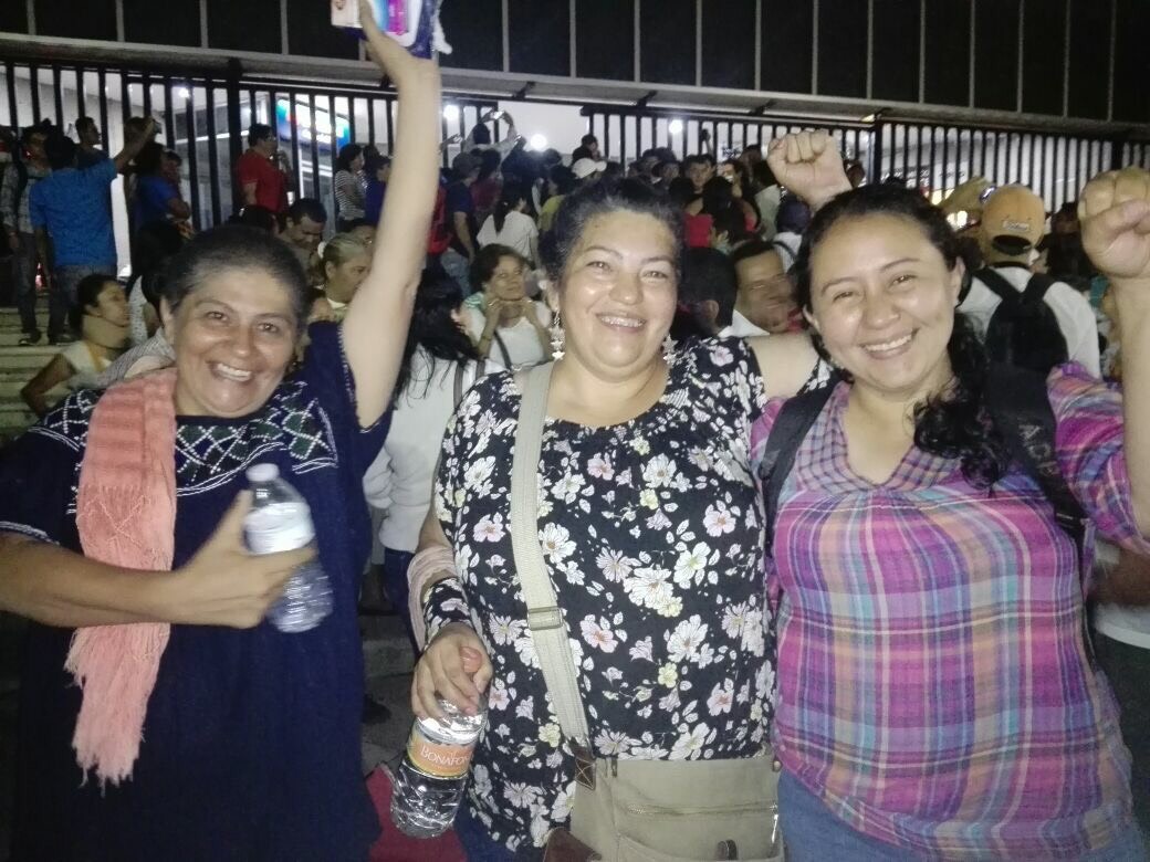 Los profesores fueron liberados de forma paulatina durante la madrugada.
