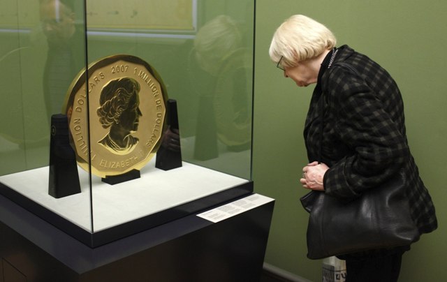 La pieza, manufacturada en 2007 por la Real Casa de la Moneda de Canadá dentro de una serie muy limitada, es de oro puro al 99.9 por ciento.