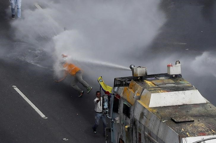 El presidente Maduro acusa a la oposición de pretender derrocarlo con el movimiento de protestas que se propone crear el caos en las calles. 
