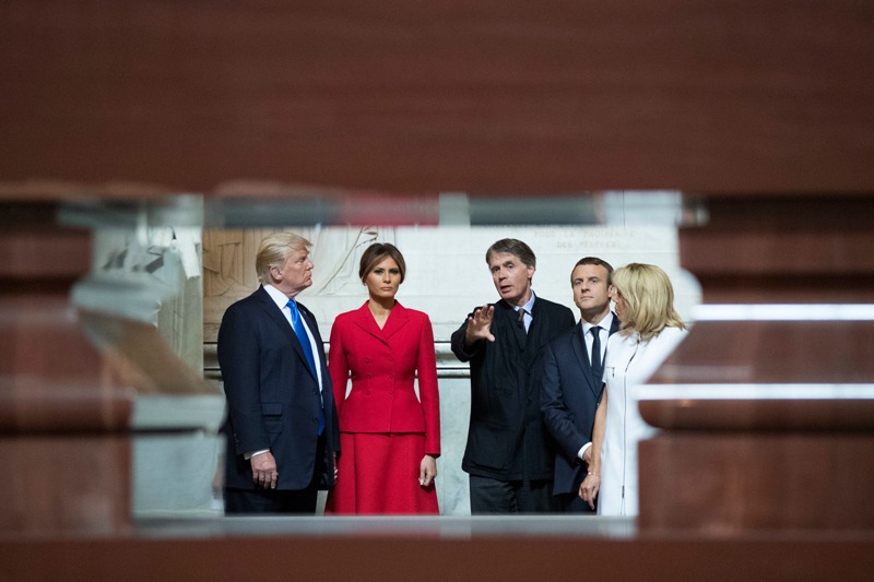  Emmanuel y Brigitte Macron dieron una visita guiada por París a Donald y Melania Trump.