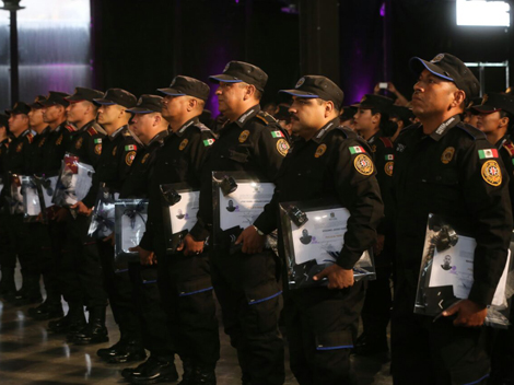 Estado reconoce a policías de Fuerza Civil. 