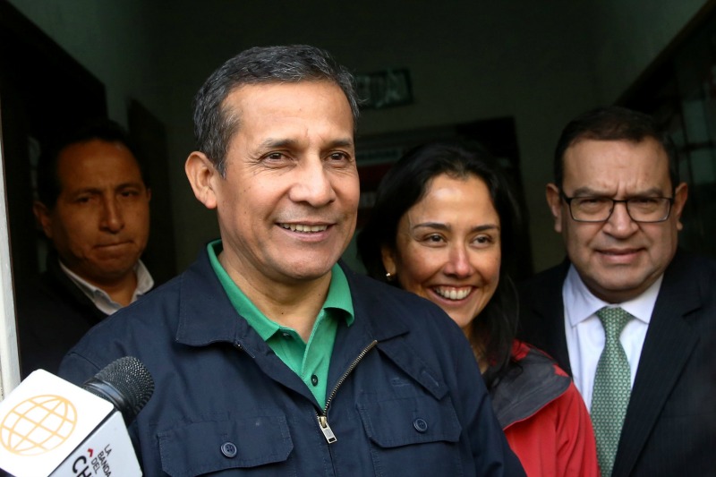 Humala y su esposa, Nadine Heredia, se pusieron a las órdenes de las autoridades tras el fallo.