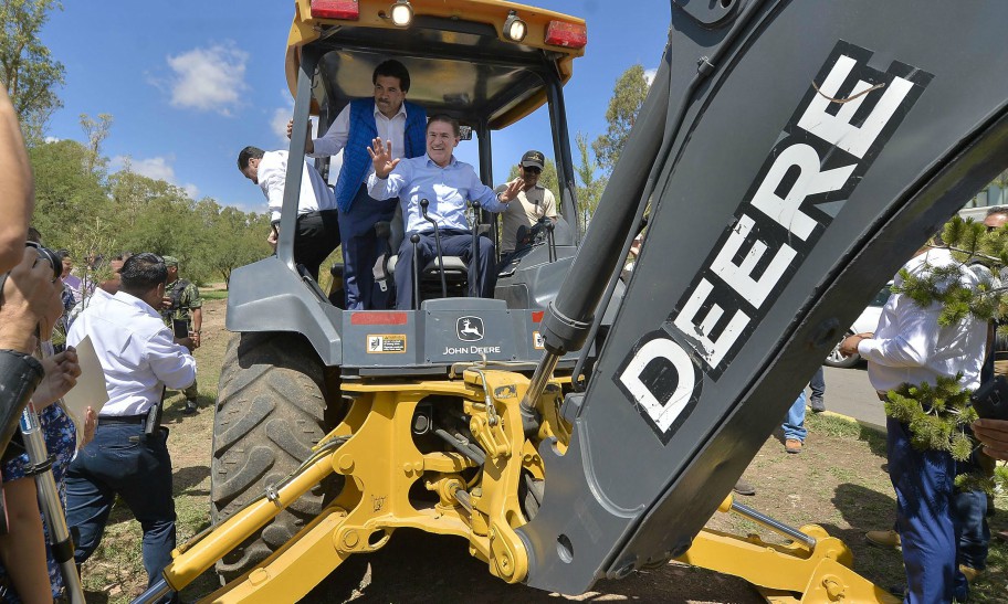 El Gobernador de Durango, José Rosas Aispuro, dio banderazo de salida a la construcción de Parque Lineal Ruta Sahuatoba-Garabitos.