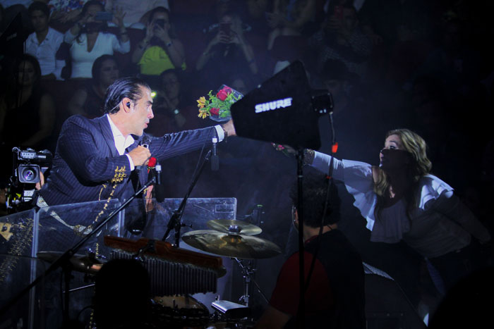 Alejandro Fernández fue bien recibido en sus dos presentaciones.