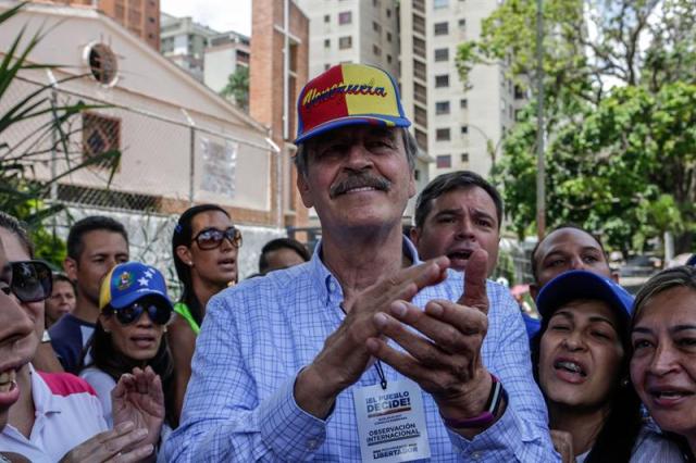 El ex presidente Vicente Fox es observador en el plebiscito venezolano, invitado por la oposición. 