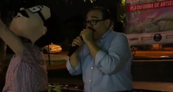 El diputado sorprendió con un improvisado rap.