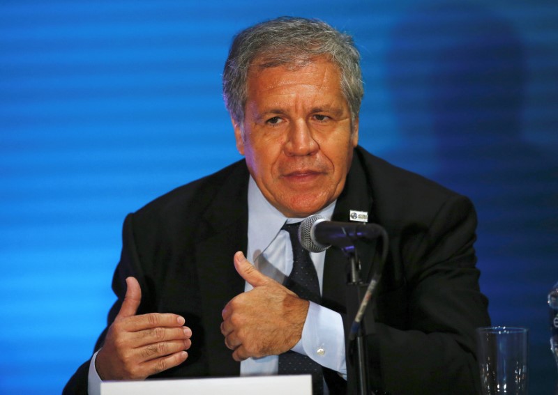 "Necesitamos más presión económica al régimen", insistió Almagro.