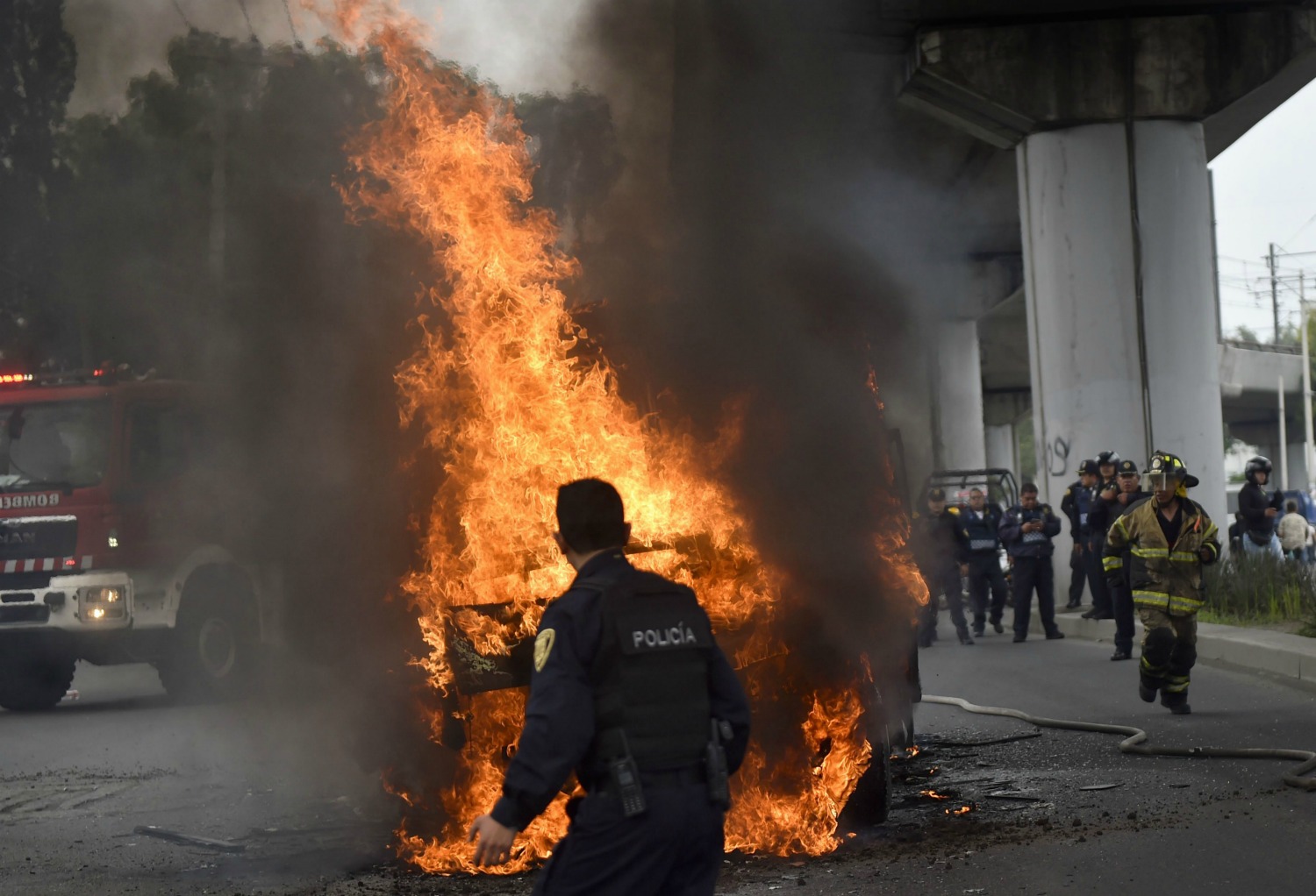 Cinco camiones fueron incendiados tras el operativo en el murió el líder del cártel de Tláhuac.