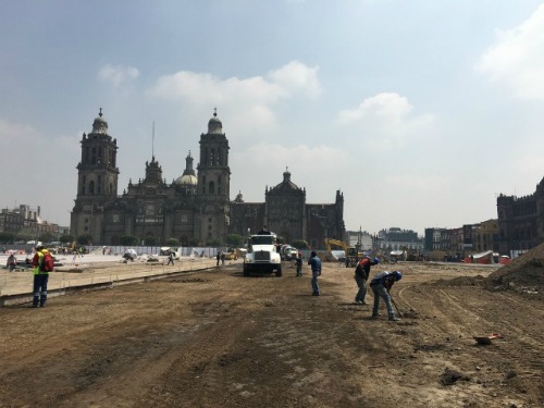 La Secretaría de Obras informó que los trabajos de la plaza llevan un avance 62 por ciento.