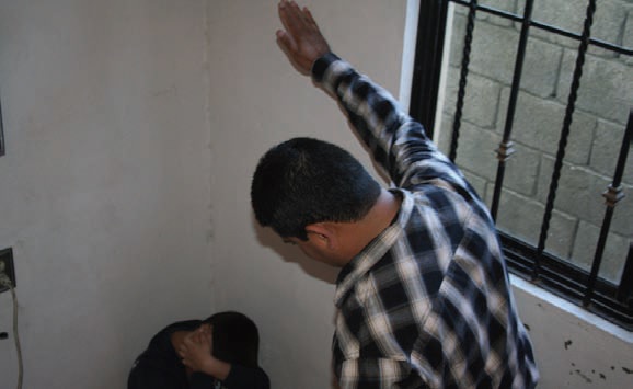 Violencia en contra de la mujer.