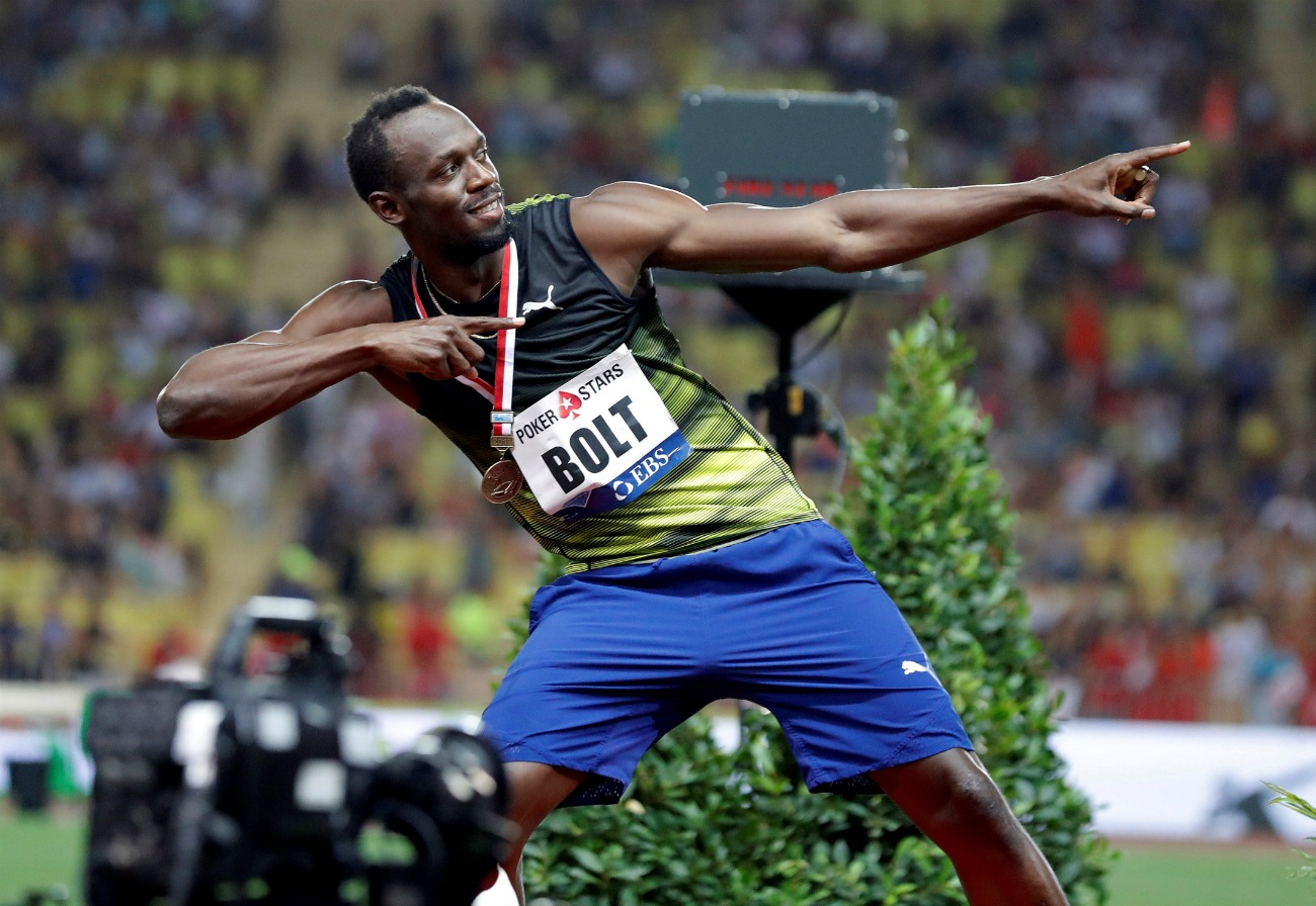 Bolt festeja de una manera muy original tras romper el récord en los 100 metros en menos de 10 segundos.