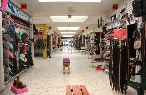 Clientes optan por adquirir productos importados debido a su bajo costo. 