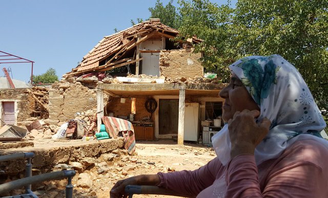 Varios edificios presentaron daños tras el sismo (Reuters)