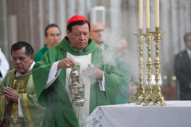 El cardenal Norberto Rivera encabezó la misa en la Catedral Metropolitana. 