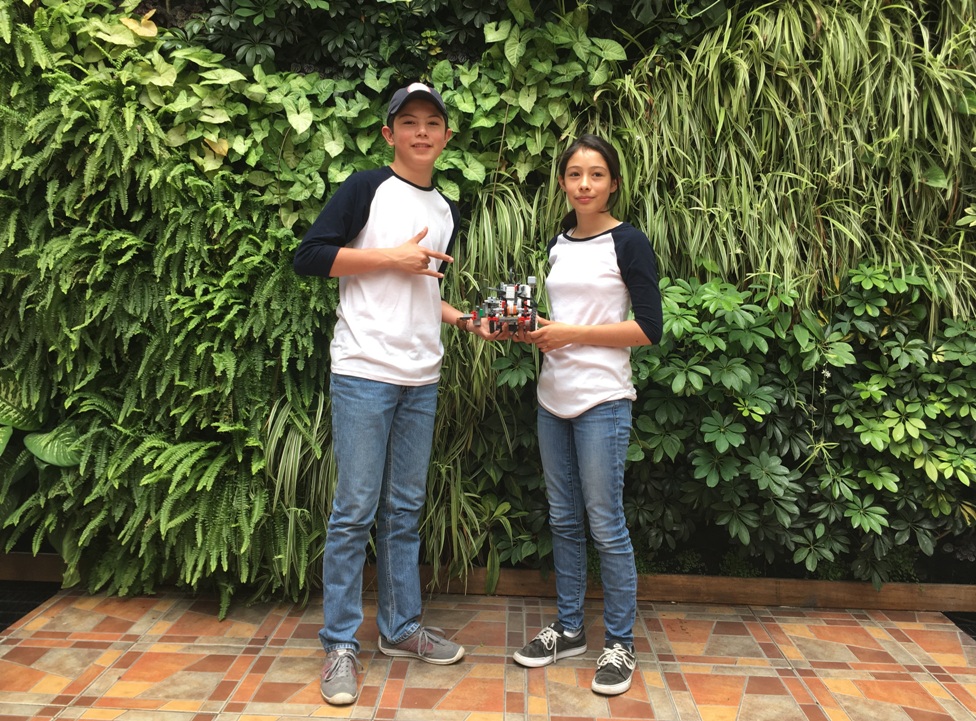 Camila, de 13 años, y Diego, de 15, representarán a México en el RoboCom Challenge Beijing 2017.