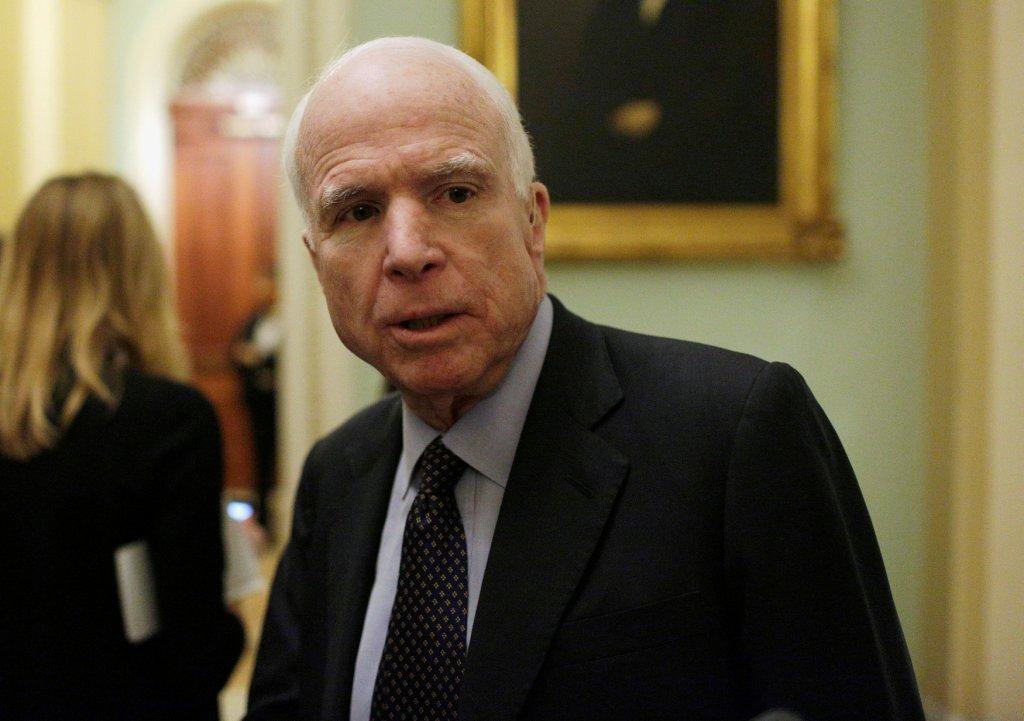 Desde que le fuera diagnosticado el cáncer cerebral, McCain ha recibido elogios desde todas las filas por su pasado de "héroe".