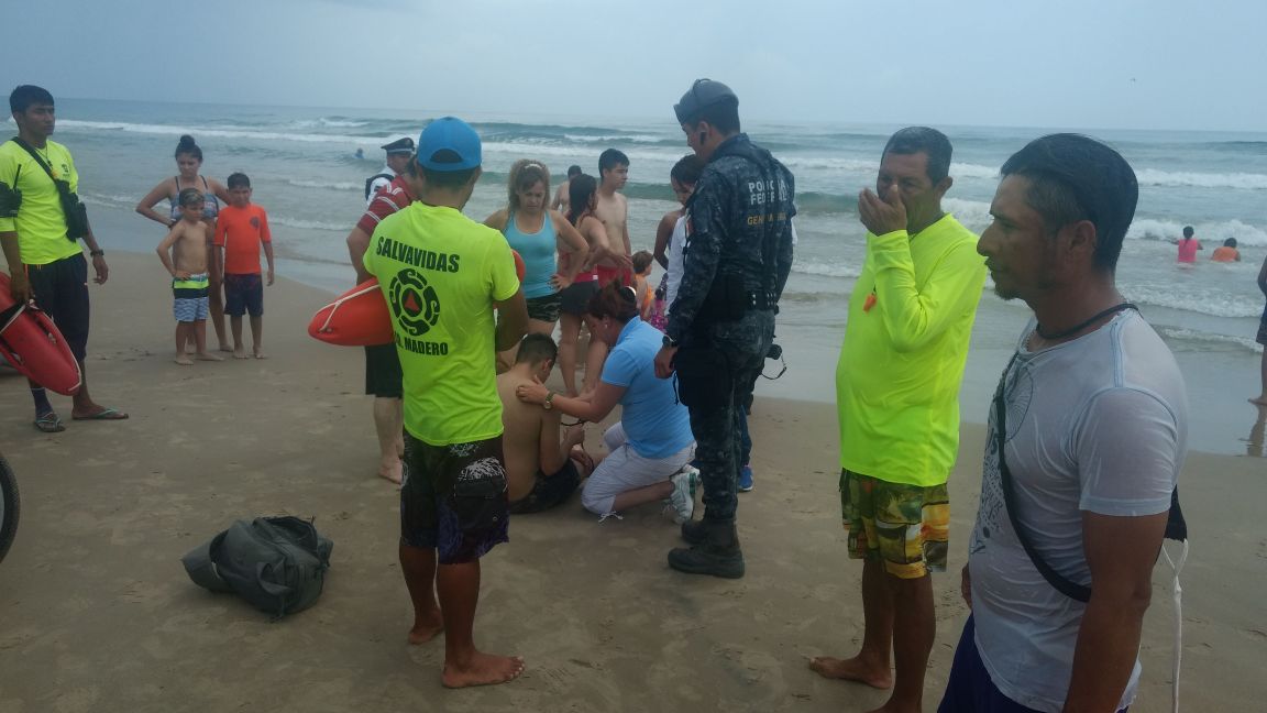 Rescatan a joven en Miramar.