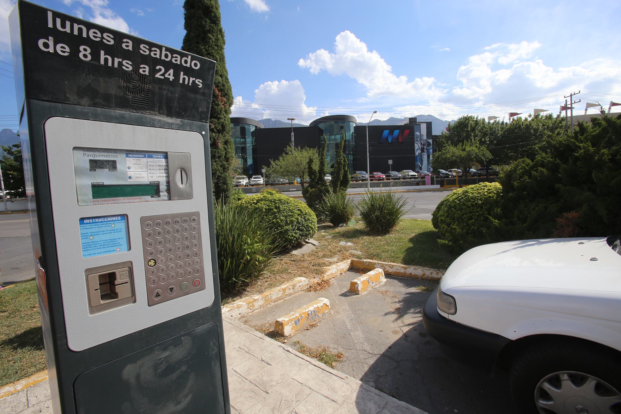 El alcalde aseguró que este cambio surge ante la petición de comercios que quieren más cajones de estacionamiento para sus clientes.