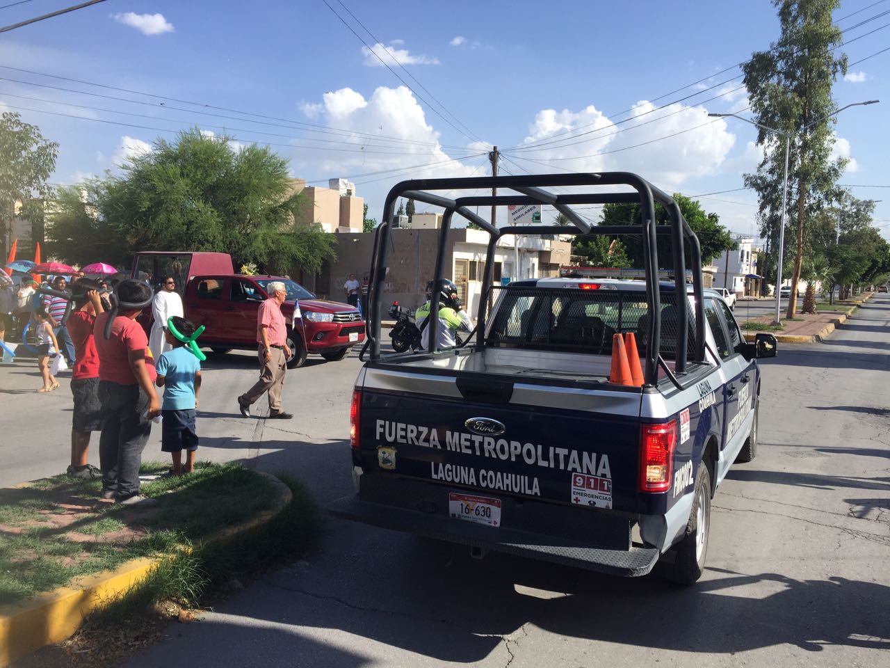 Cohetes por Virgen de Zapopan movilizan a corporaciones en la colonia Jacarandas de Torreón.