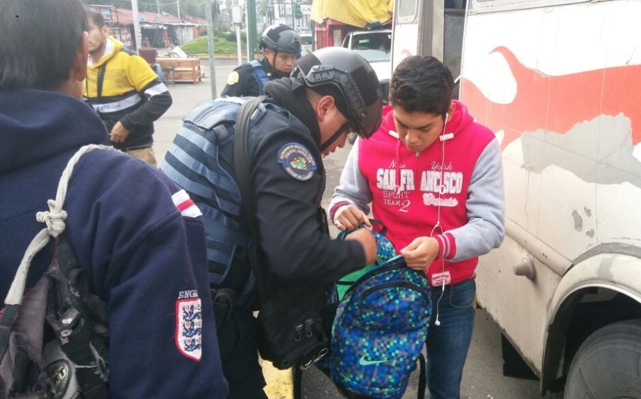 El retén está instalado frente al panteón San Lorenzo, donde ayer fue enterrado el líder del cártel de Tláhuac.