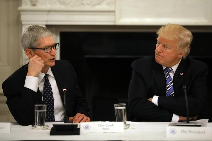 Tim Cook y Donald Trump se reunieron hace meses. 