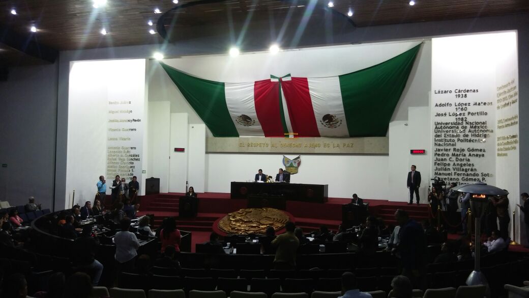 Legisladores locales aprobaron la iniciativa para quitarle la inmunidad política a los funcionarios.