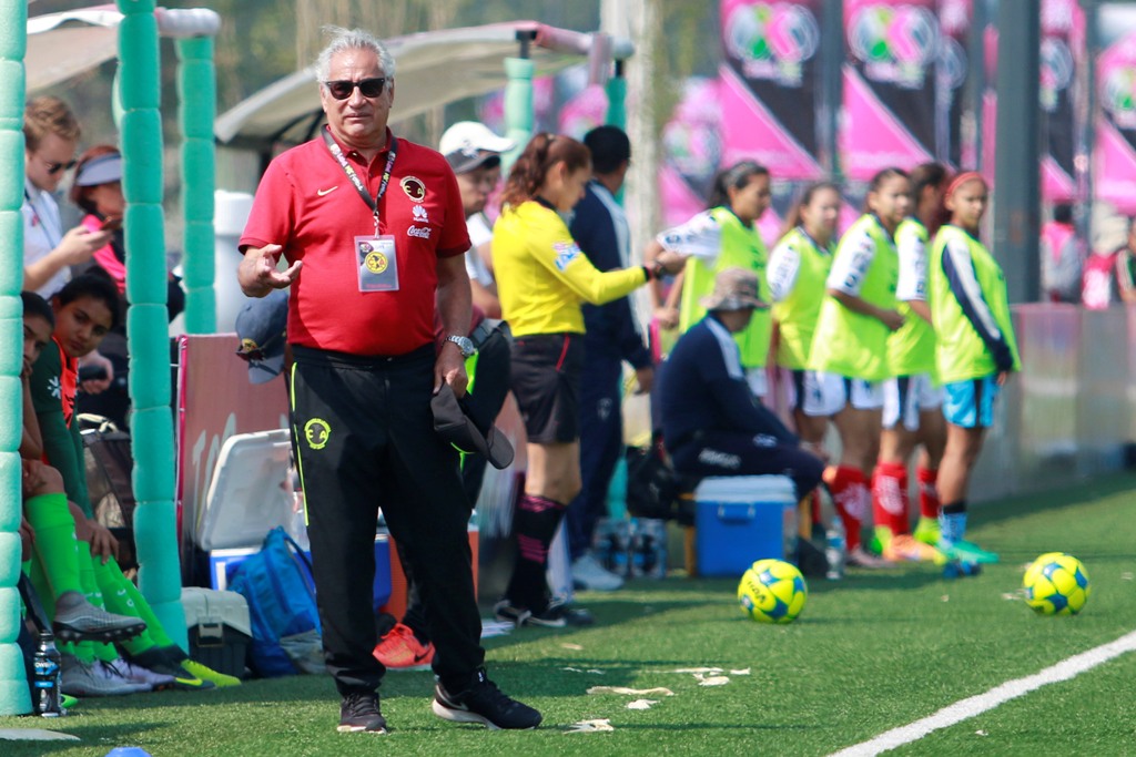 Leonardo Cuéllar, entrenador del club América femenil