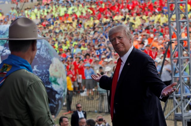 Trump se dirigió a decenas de miles de boy scouts en su Reunión Nacional en Virginia Occidental expresando un discurso inflamado y altamente político 