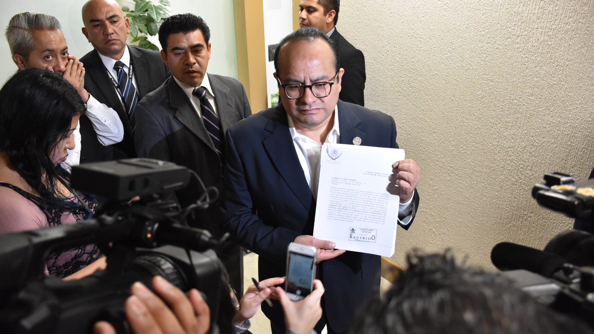 El diputado del PRD, Rafael Hernández Soriano, dijo que Ruiz Esparza no está capacitado para seguir en el cargo.