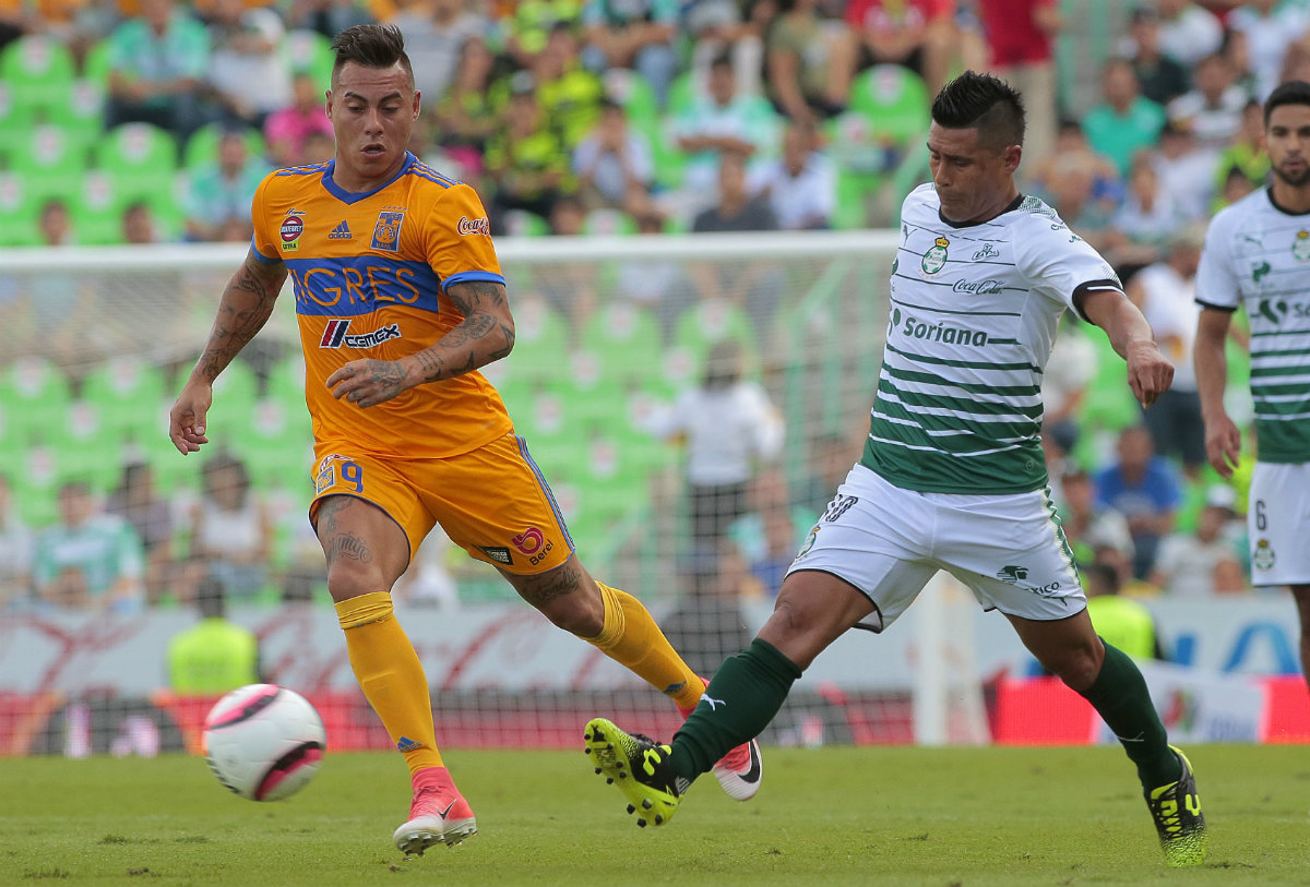 Eduardo Vargas y Osvaldo Martínez  en un mano a mano