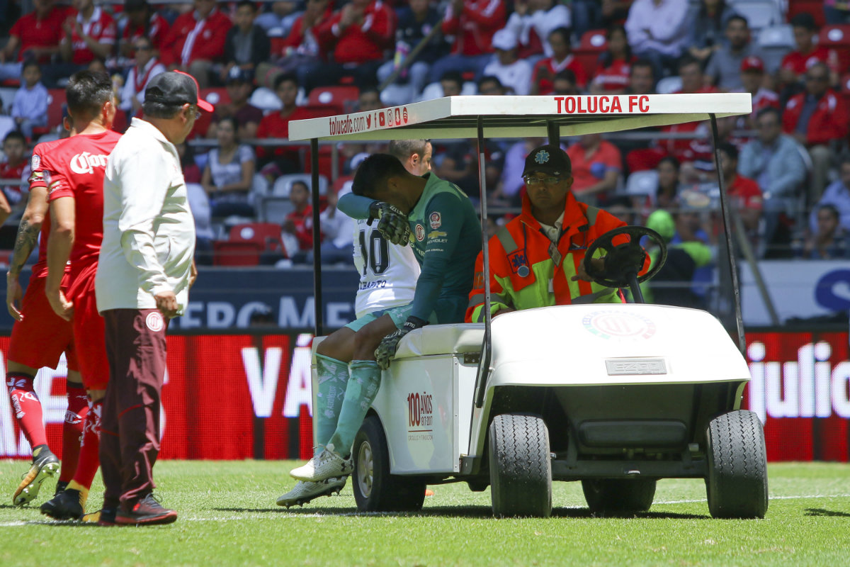 Alfredo Talavera será baja por seis meses