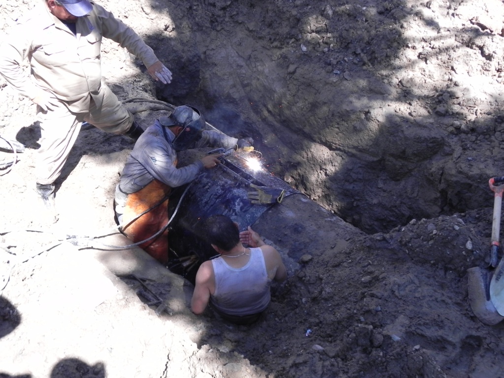Ya se está trabajando en la reparación de la fuga en la línea de conducción.