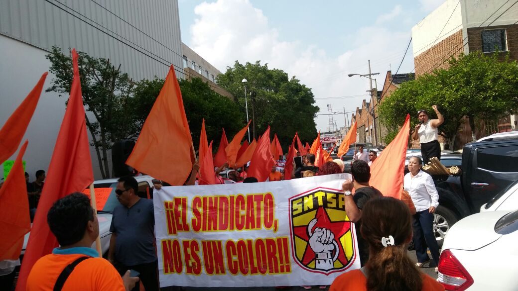 El conflicto estalló desde el 20 de julio pasado, cuando integrantes de la planilla verde, encabezada por José Guadalupe Ramírez, impidieron a represe