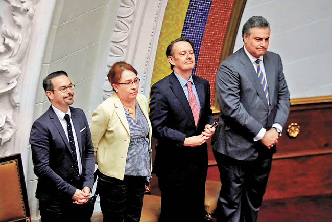 Los embajadores de Francia, Romain Nadal; México, Eréndira Paz; Reino Unido, John Saville, y España, Jesús Silva, respaldaron a la Asamblea Nacional 