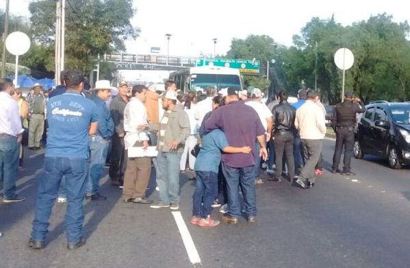 Los campesinos de Sinaloa protestan frente a la Secretaría de Hacienda y Crédito Público.