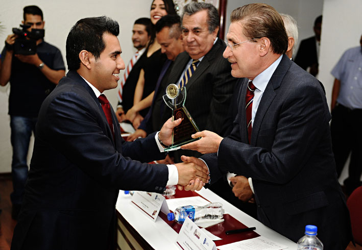 El gobernador José Rosas Aispuro Torres, encabezó la celebración del LXIX Aniversario del Instituto Tecnológico de Durango.