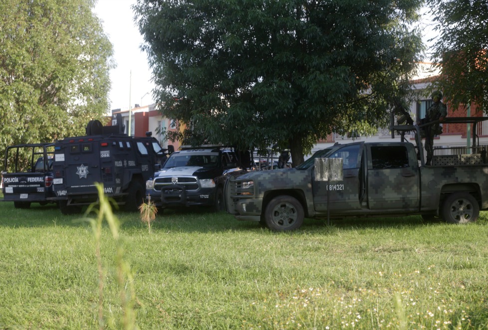 Los oficiales se introdujeron a un domicilio de la calle Cedro.