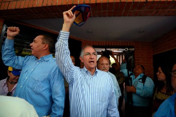 Antonio Ledezma, alcalde de Caracas y opositor al gobierno de Venezuela, regresó a arresto domiciliario luego de tres días en la prisión militar de Ra