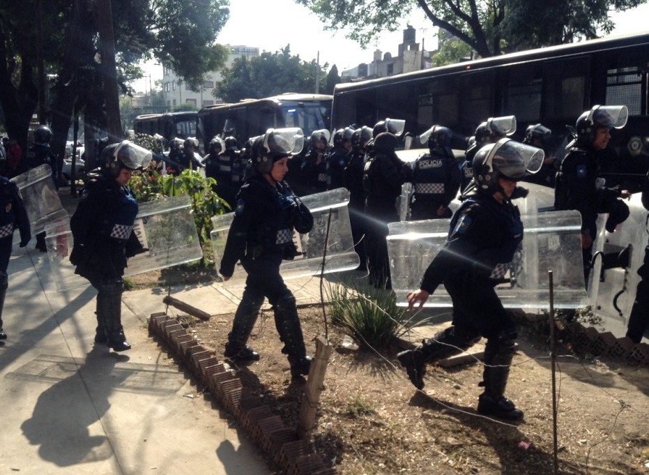 El dinero fue otorgado para comprar armas, chalecos antibalas, cámaras, uniformes y equipo de protección.