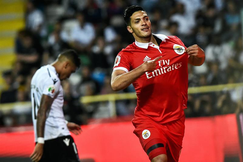 Raúl Jiménez anota y es campeón de la Supercopa de Portugal con el Benfica 