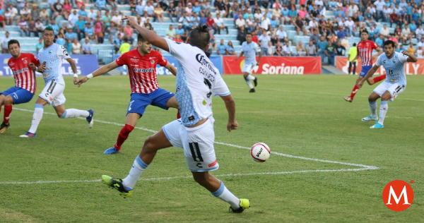Un reñido juego dio la Jaiba Brava ante el Atlético San Luis. 