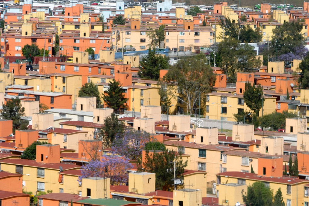 Dos de los predios se utilizarán para construir viviendas de interés social.