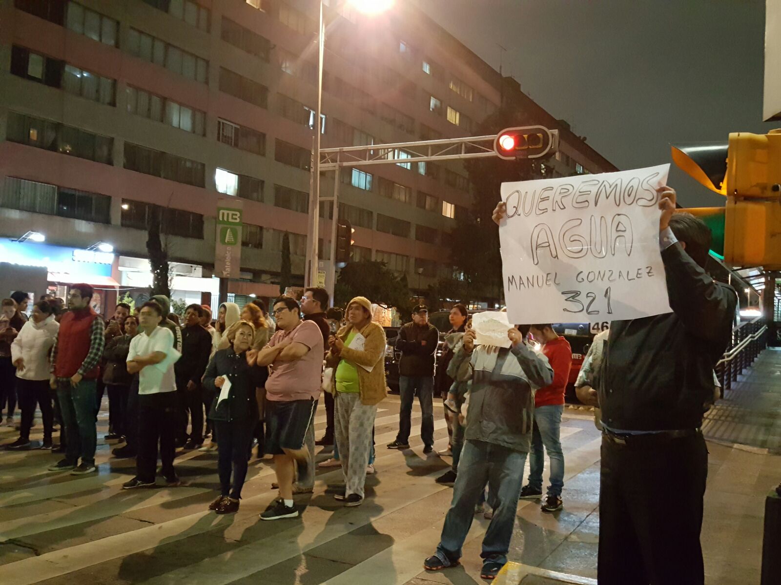Los vecinos realizaron un bloqueo por la falta de agua.