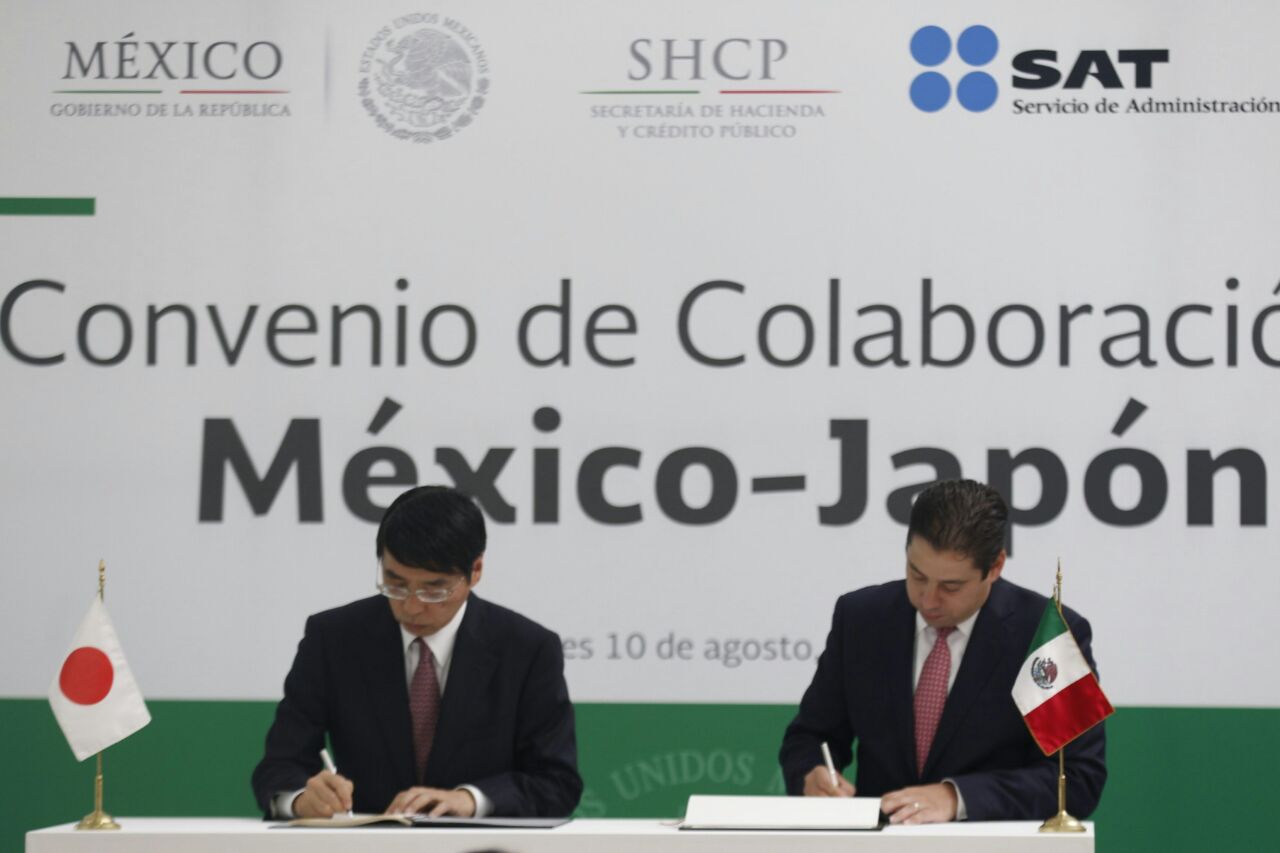 Durante la firma del convenio.