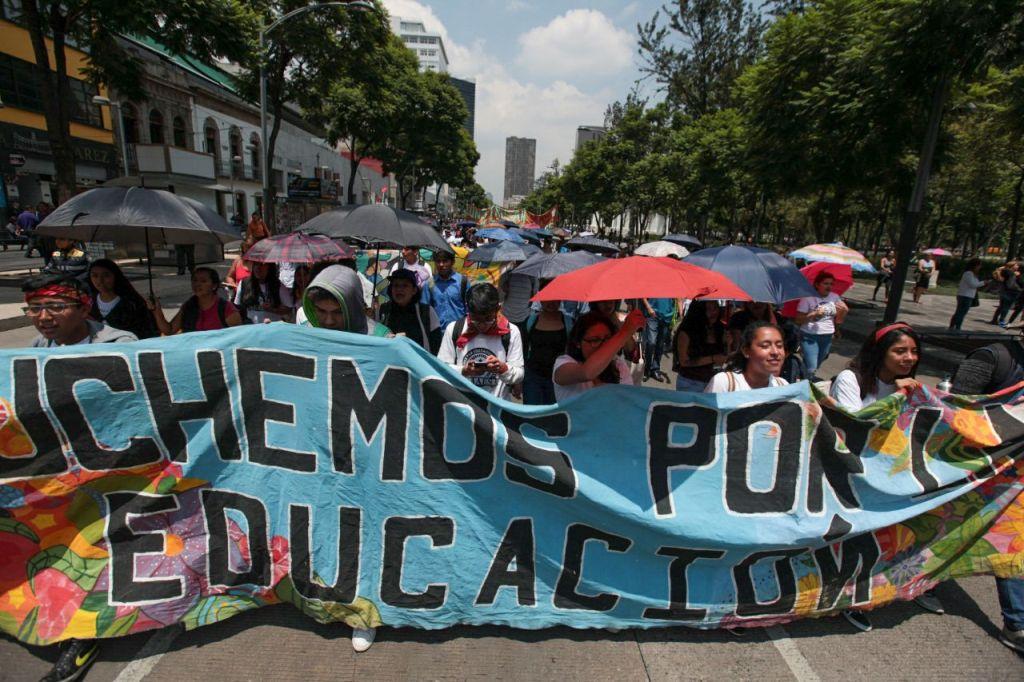 Aspirantes rechazados protestan frente a la SEP- Grupo Milenio