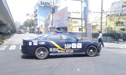 La mujer iba acompañaba de su hija y su nieto, quienes también resultaron lesionados.