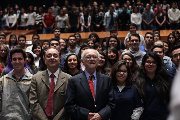 El químico Mario Molina, ofreció una conferencia magistral en la Facultad de Química de la UNAM. 