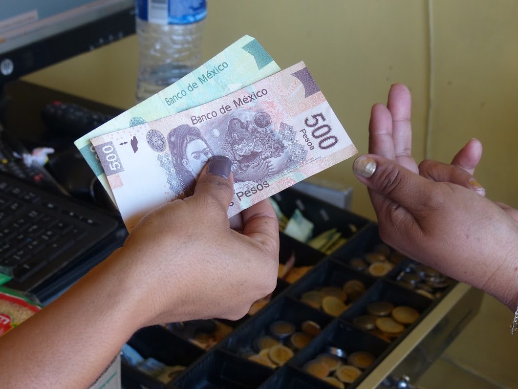Canaco Matamoros alerta sobre la aparición de billetes falsos de mil pesos.