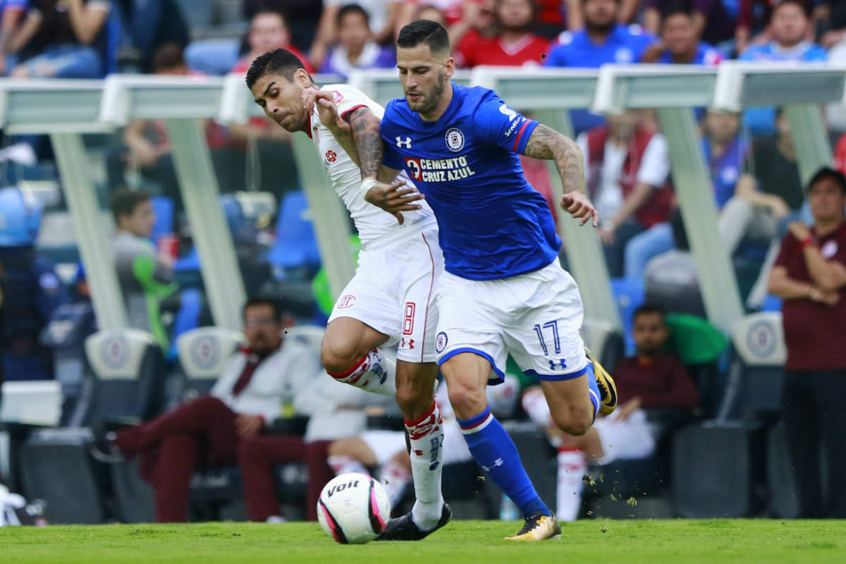 Edgar Méndez durante el duelo ante Toluca