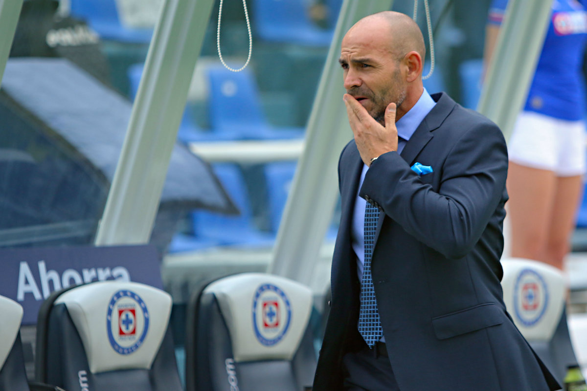 Paco Jémez durante el partido Cruz Azul vs. Toluca